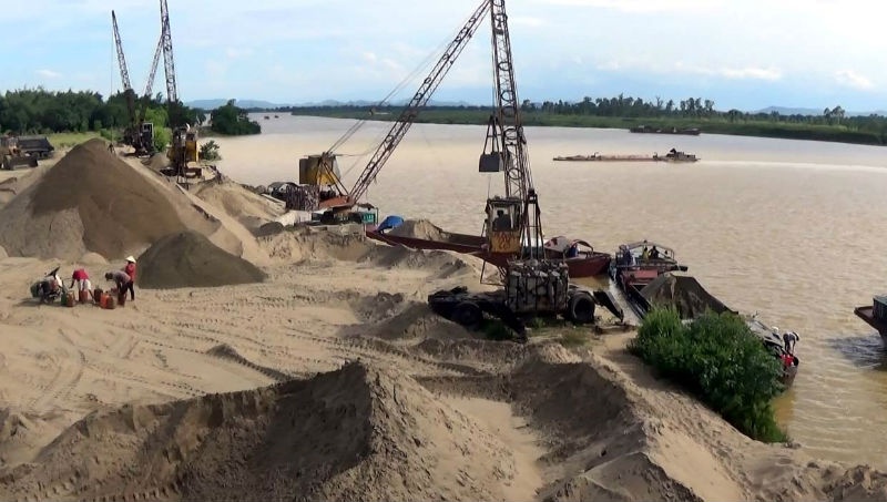 Tăng[-]cường[-]kiểm[-]tra,[-]xử[-]lý[-]khai[-]thác[-]cát,[-]sỏi[-]trái[-]phép